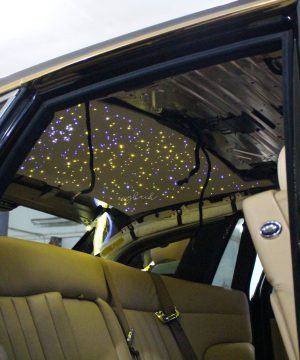 Trang trí trần sao trong xe ôto